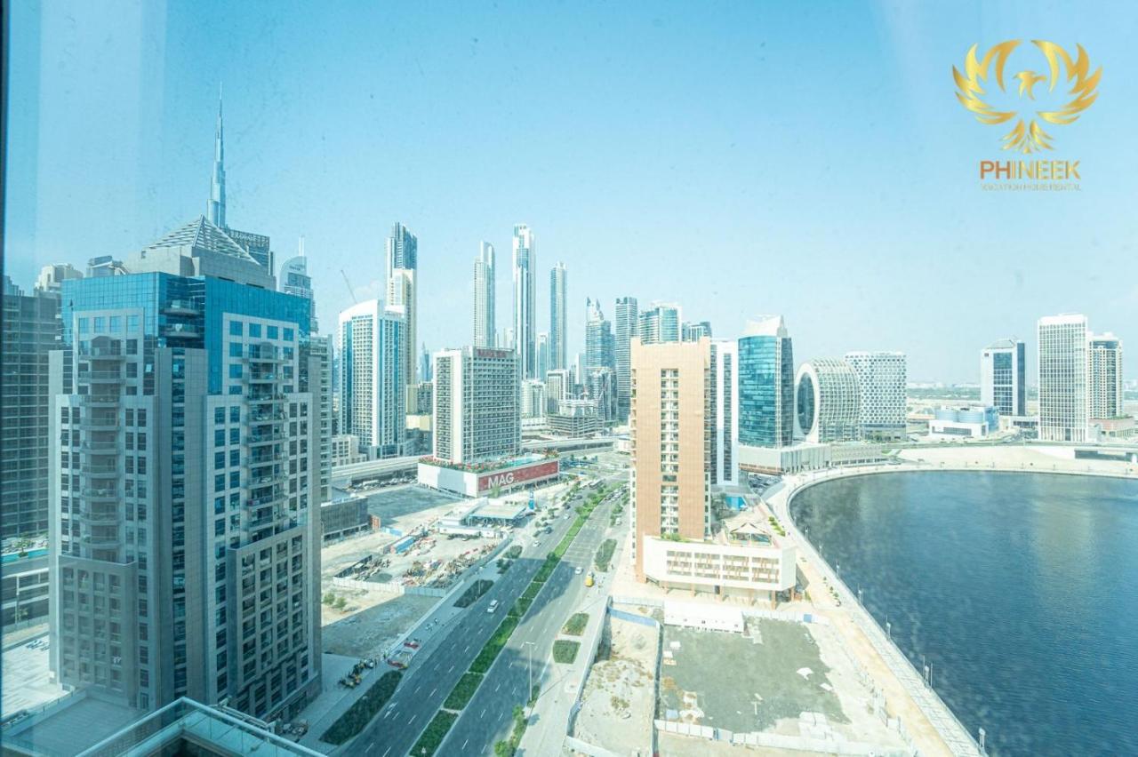 Phineek Luxury 2br Damac Maison Canal View Apartment Dubai